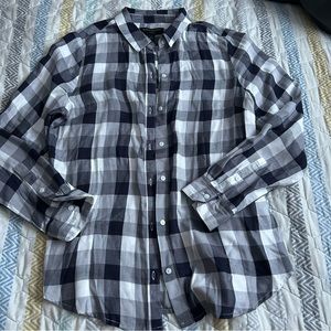 Women’s banana republic classic fit button up shirt blue white medium